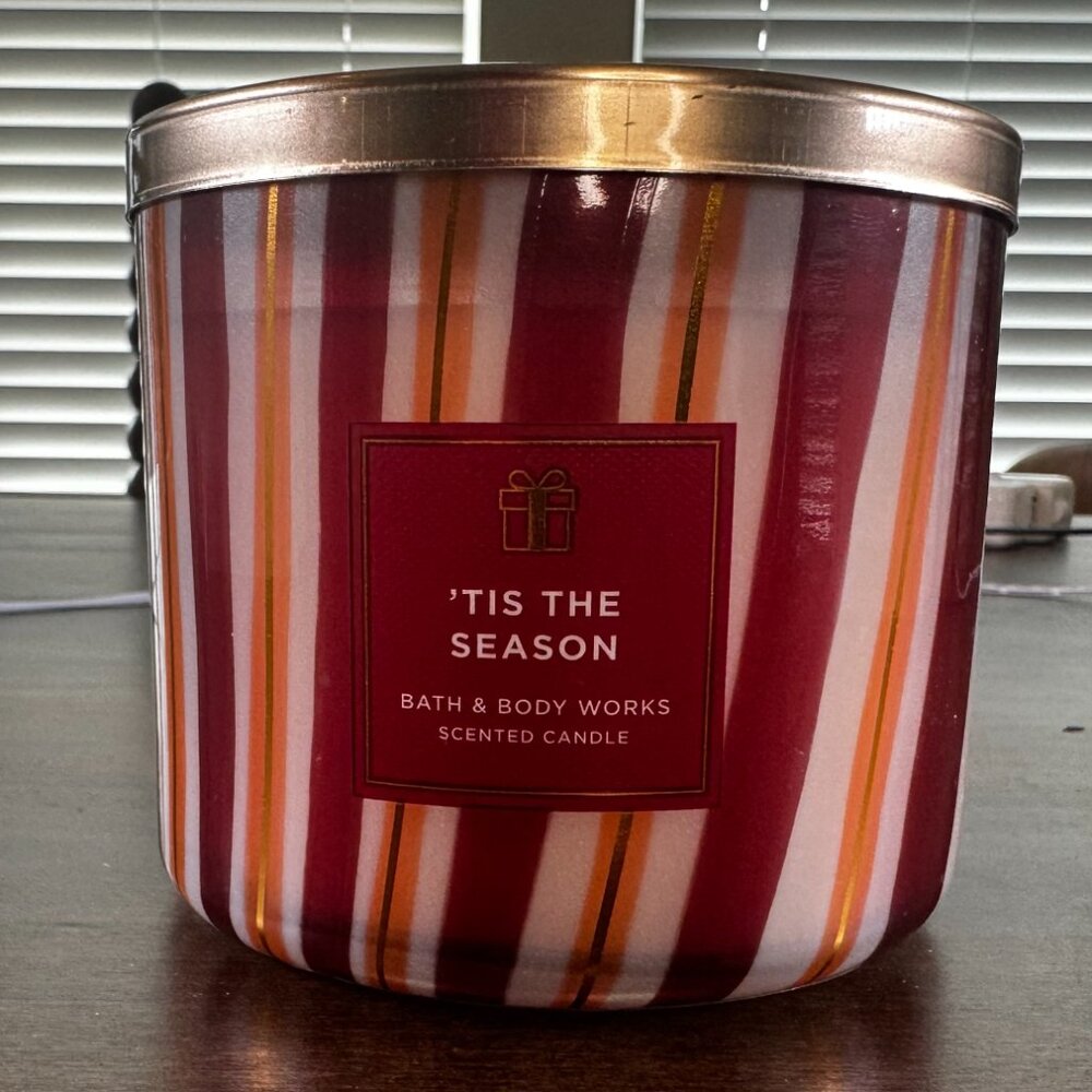 NEW - Bath & Body Works 'Tis The Season 3wick Candle -14.5 oz & 25-45 Burn Time